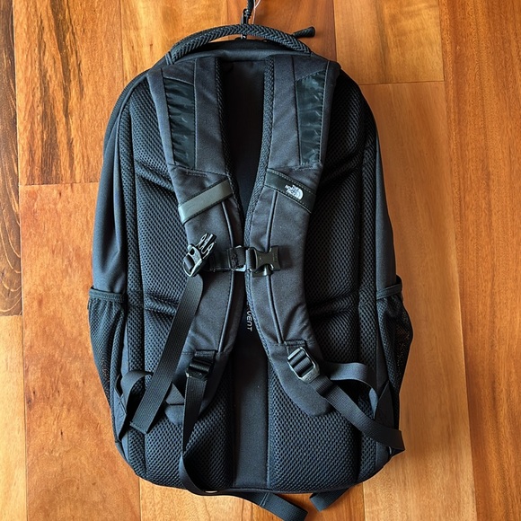 The North Face Connector Backpack - Brand new with Embroidery - Picture 2 of 8